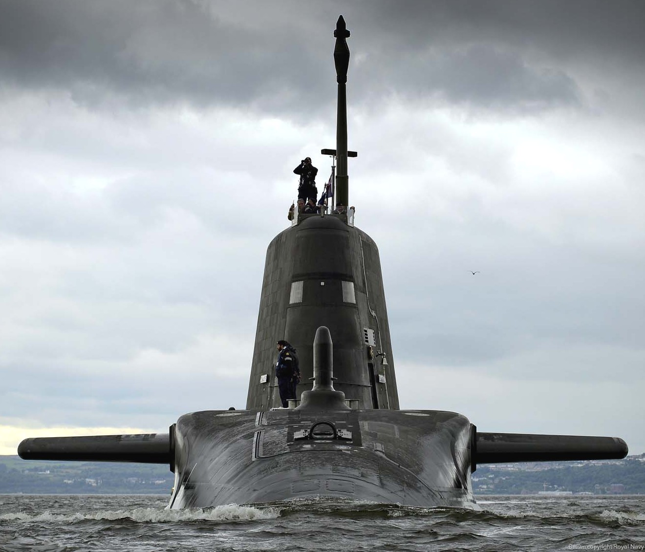 s121 hms artful s-121 astute class attack submarine ssn hunter killer royal navy 18
