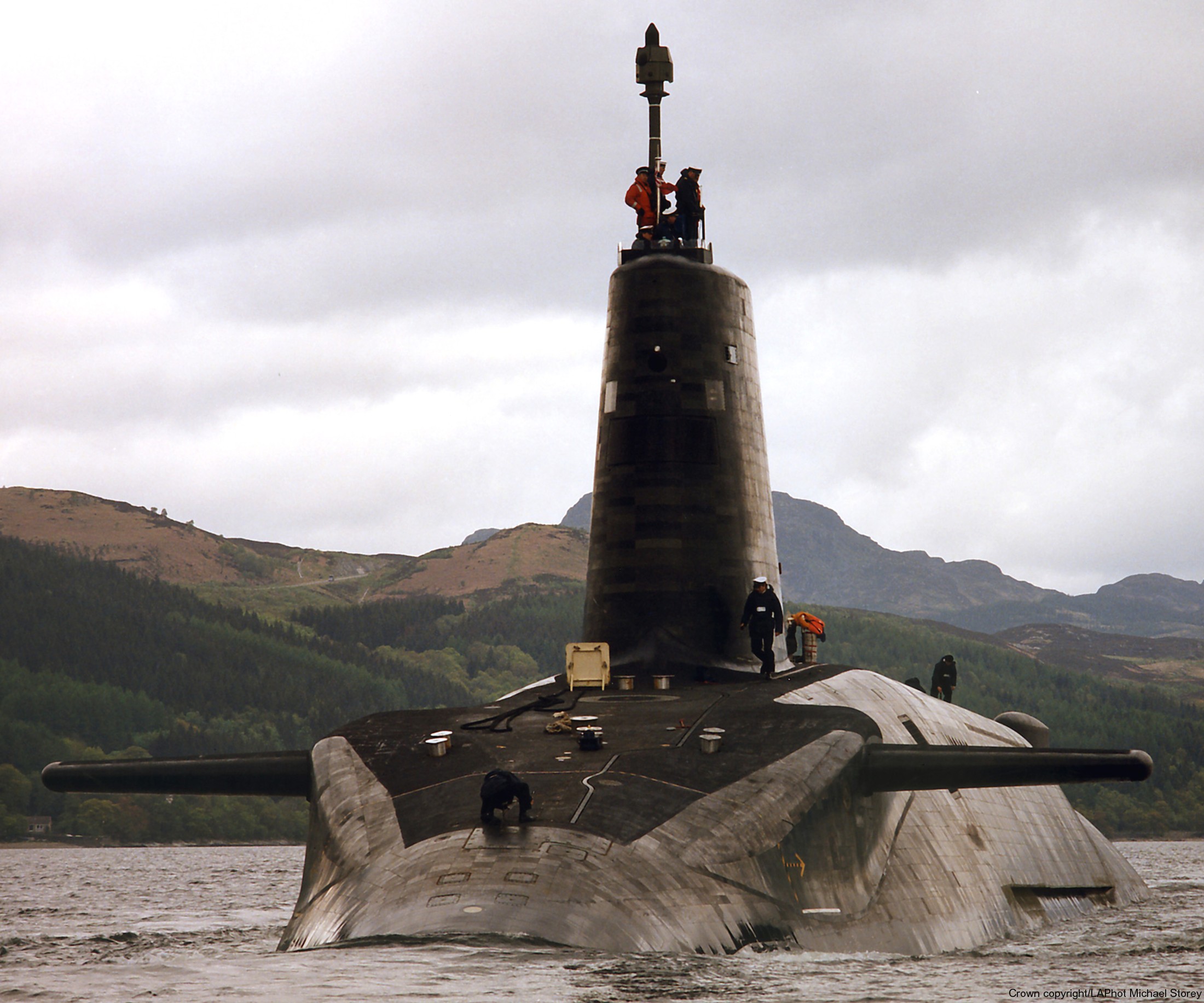 s30 hms vigilant vanguard class ballistic missile submarine ssbn trident slbm royal navy 06