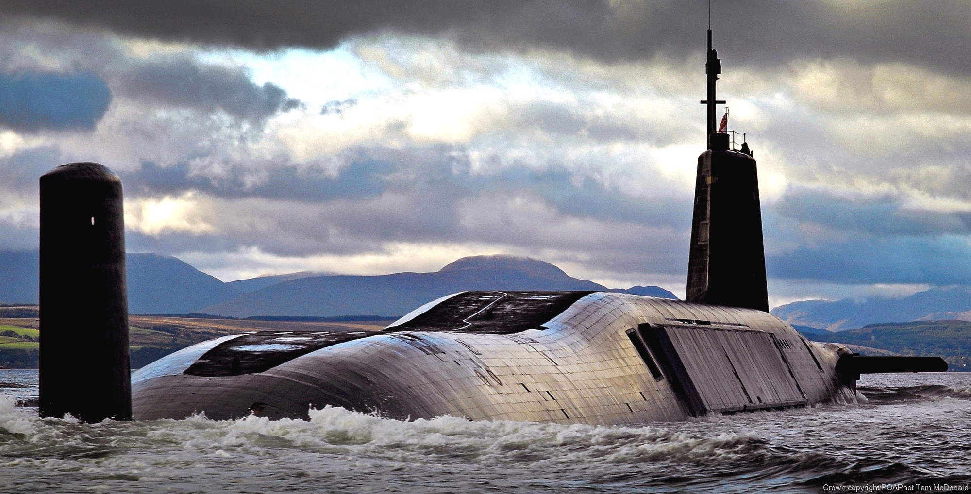 s31 hms vengeance vanguard class ballistic missile submarine ssbn trident slbm royal navy 02 hmnb clyde faslane