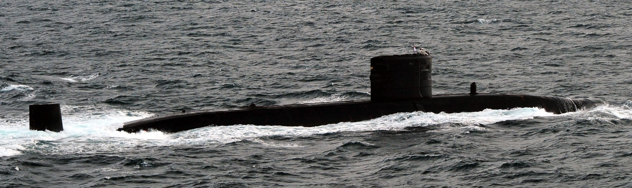 s90 hms torbay trafalgar class attack submarine hunter killer royal navy 02