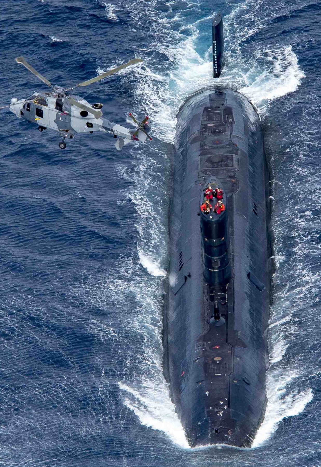 hms trenchant s-91 trafalgar class attack submarine royal navy 04