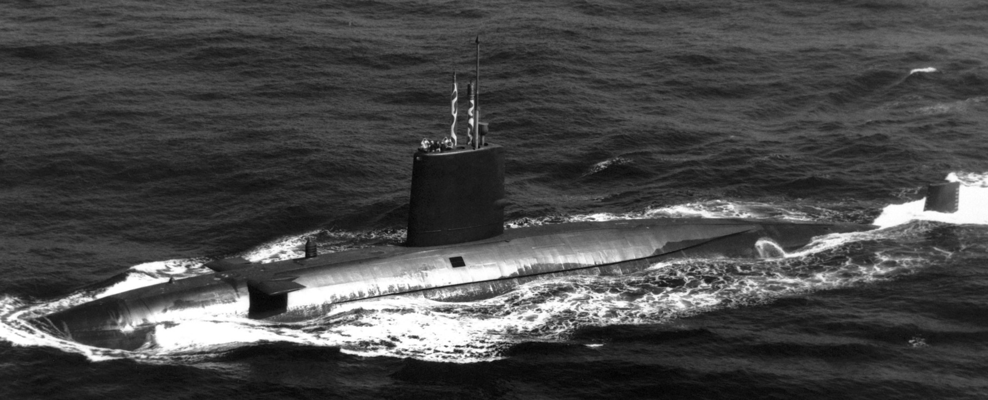 valiant class attack submarine royal navy nuclear powered hms warspite