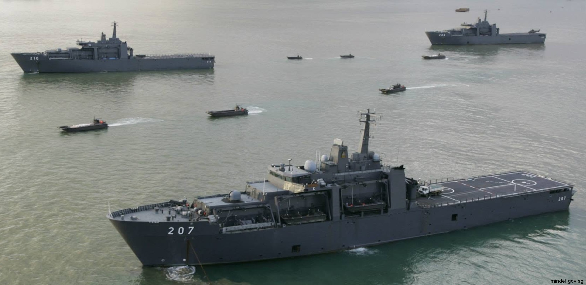 endurance class amphibious transport dock landing ship lpd republic singapore navy 12c
