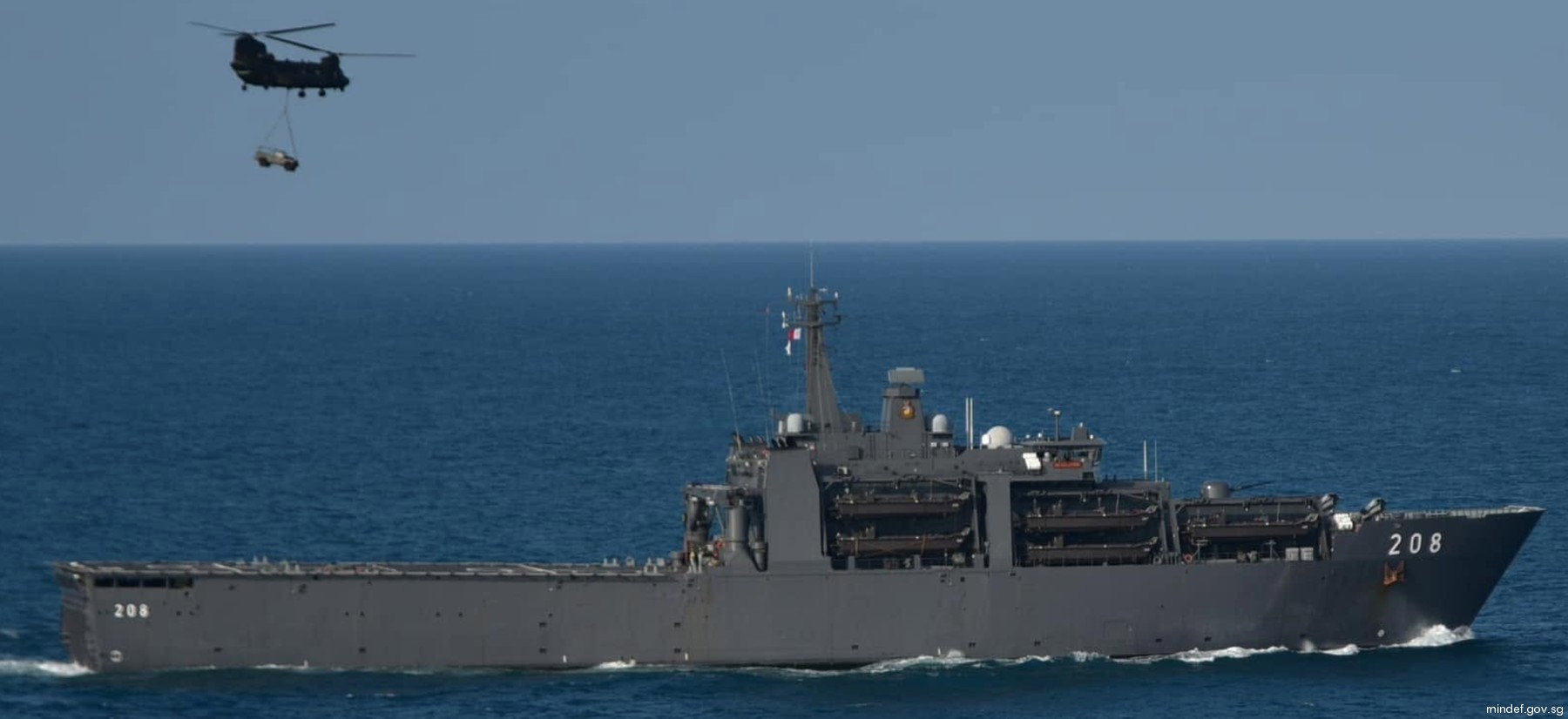 208 rss resolution endurance class amphibious transport dock landing ship lpd republic singapore navy 06