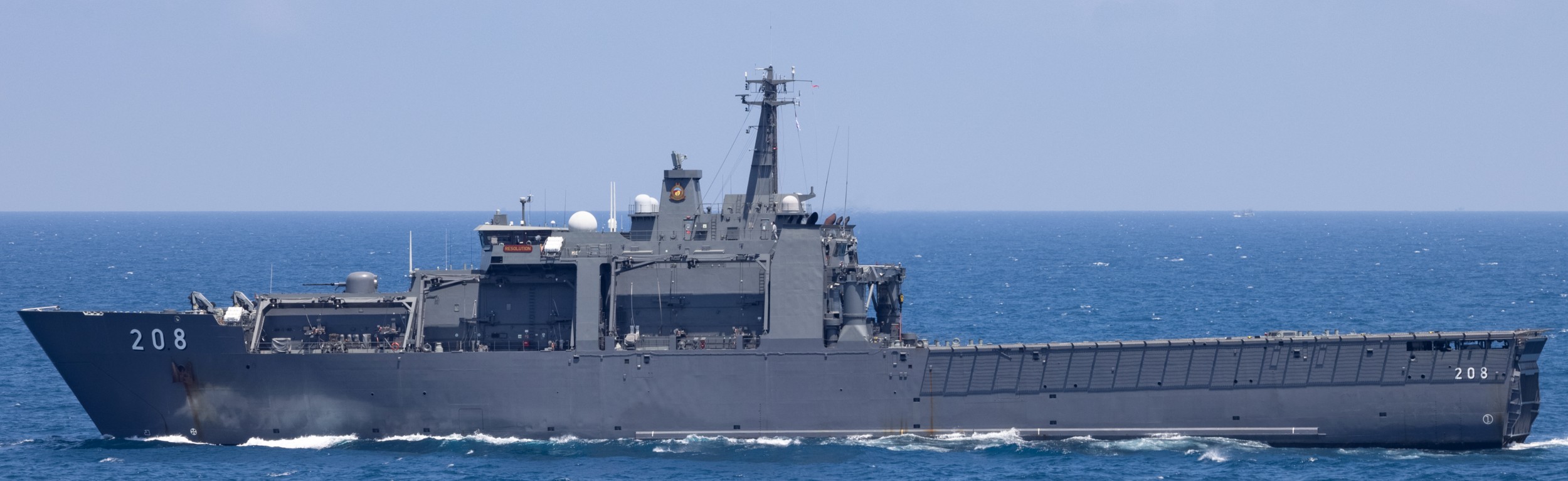 208 rss resolution endurance class amphibious transport dock landing ship lpd republic singapore navy 07