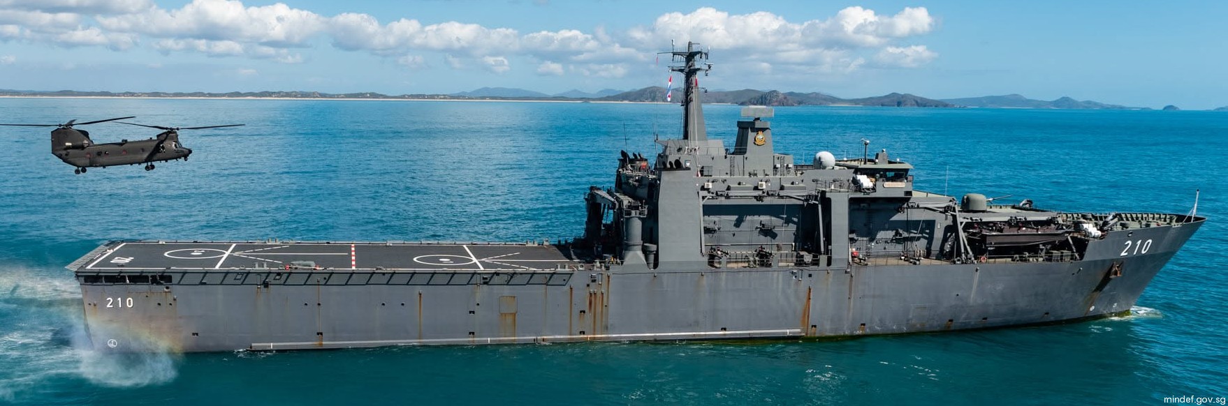 210 rss endeavour endurance class amphibious transport dock landing ship lpd republic singapore navy 14
