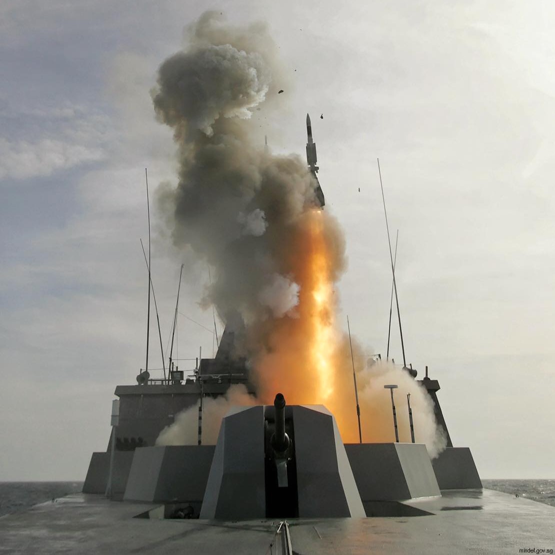 69 rss intrepid formidable class multi-mission missile frigate ffg republic singapore navy 09