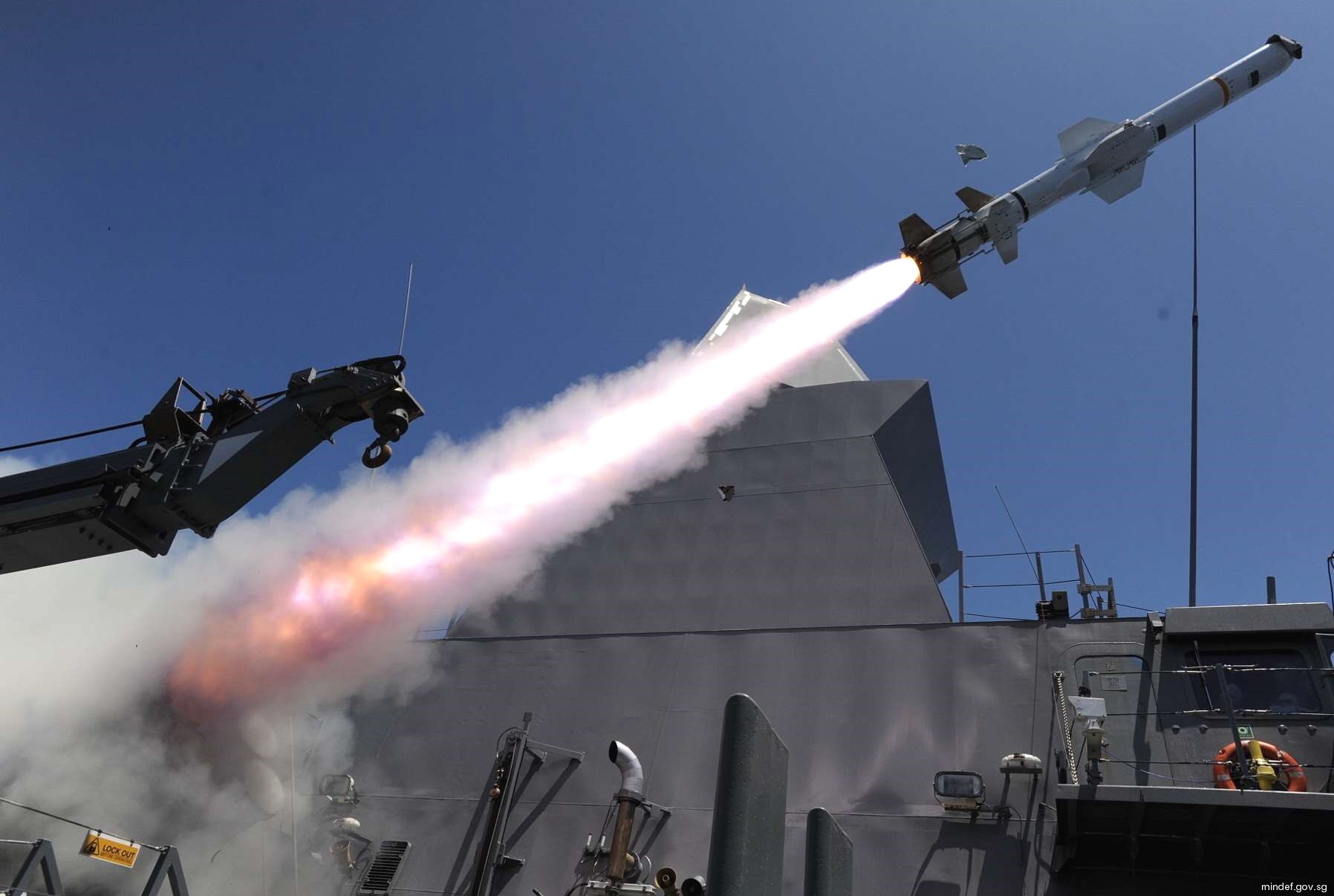71 rss tenacious formidable class multi-mission frigate ffg republic singapore navy rgm-84 harpoon ssm missile 18