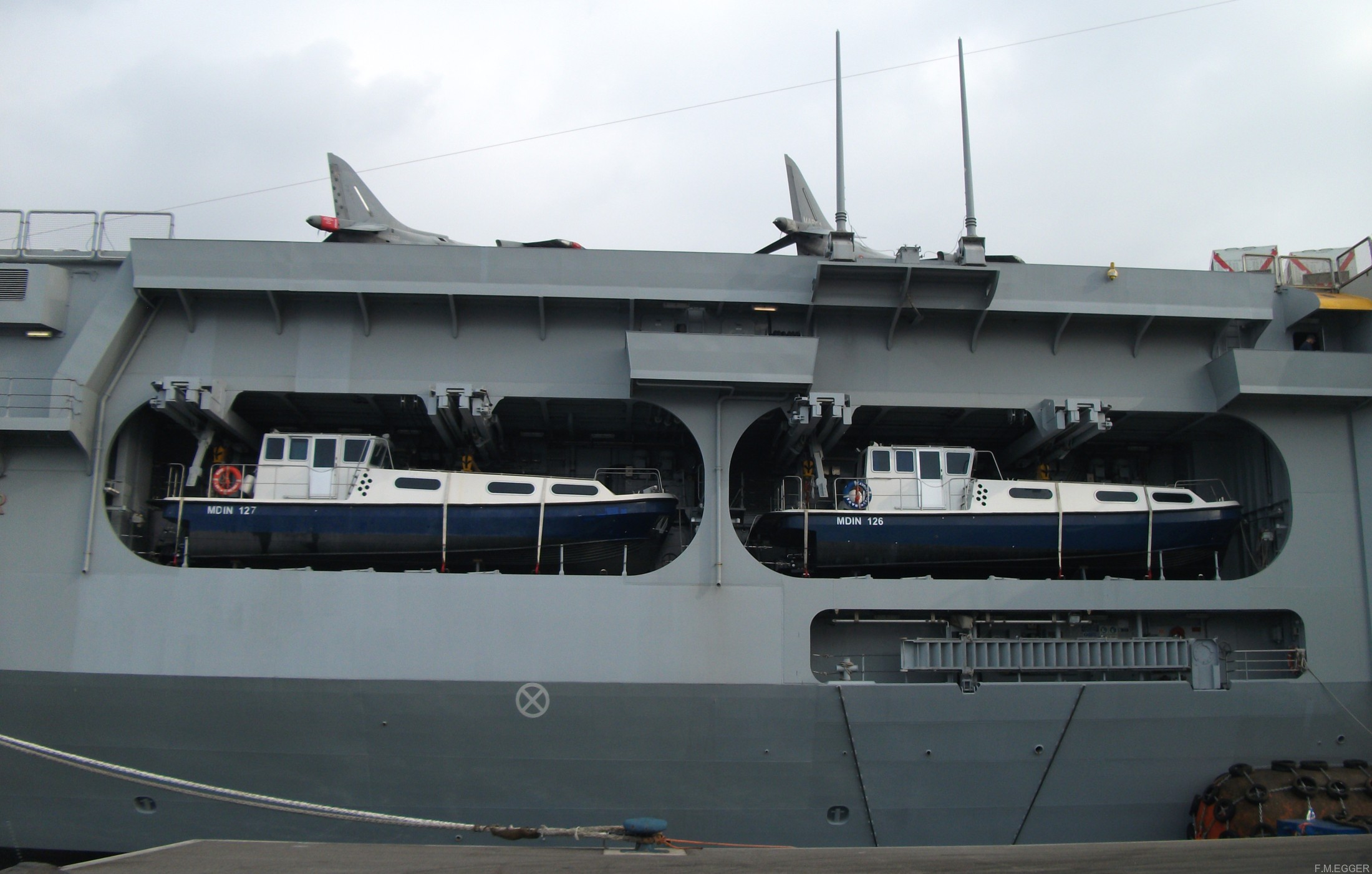 c-550 cavour aircraft carrier italian navy marina militare 12 landing boats craft