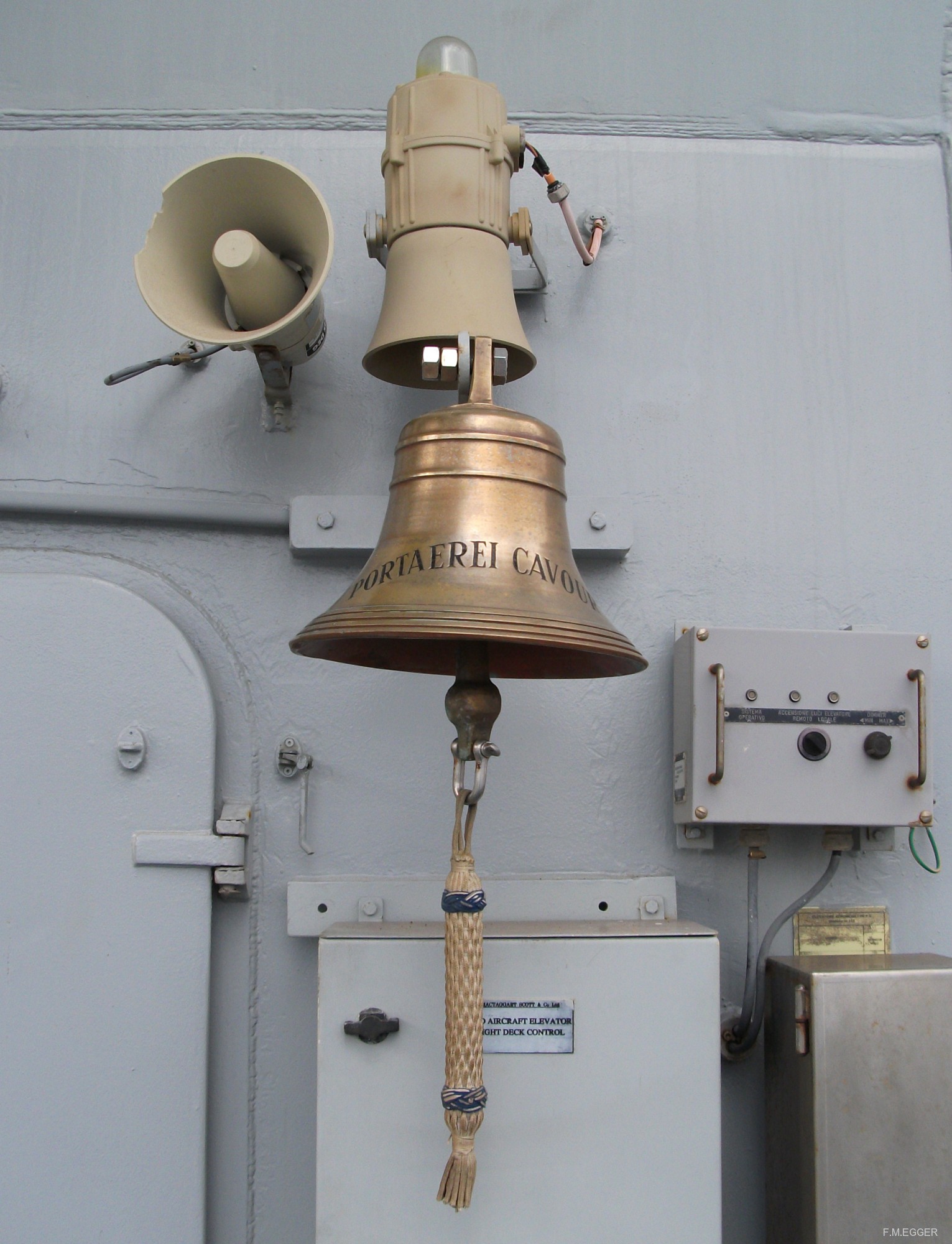 c-550 cavour aircraft carrier italian navy marina militare 33 ship's bell