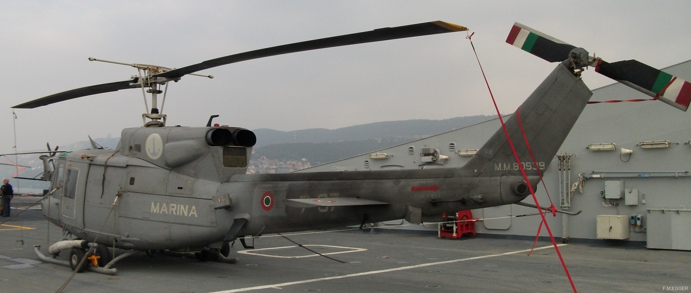 c-550 cavour aircraft carrier italian navy marina militare agusta bell ab-212 helicopter 58