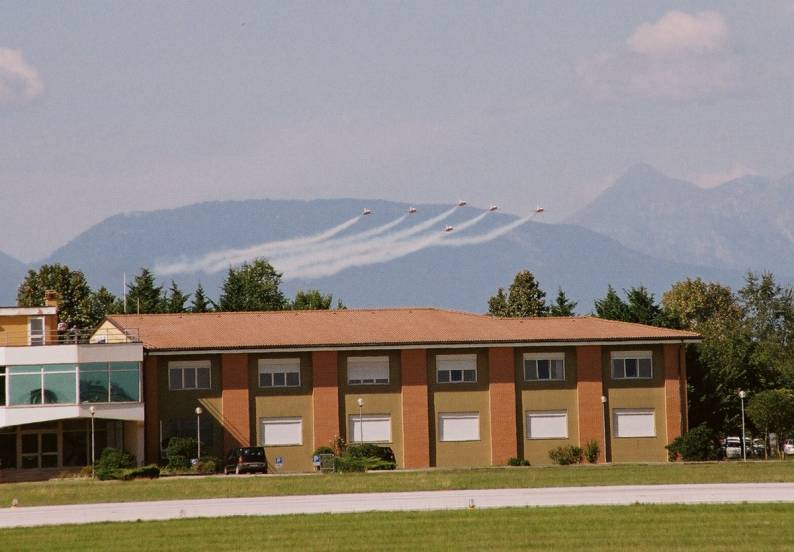 Patrouille Suisse ber Rivolto