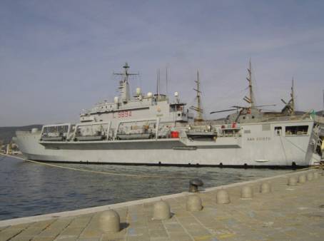 l 9894 its san giusto amphibious transport dock italian navy trieste 2004