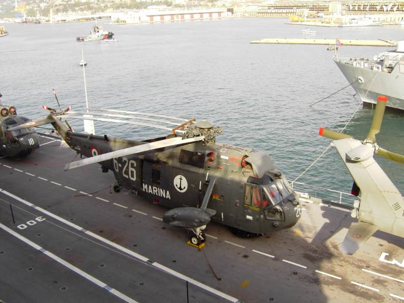 ash-3 sea king helicopter italian navy c 551 its giuseppe garibaldi aircraft carrier trieste 2004