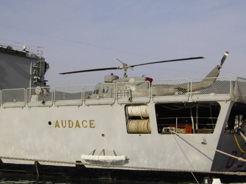 its audace d 551 destroyer italian navy ab-212asw helicopter trieste 2004