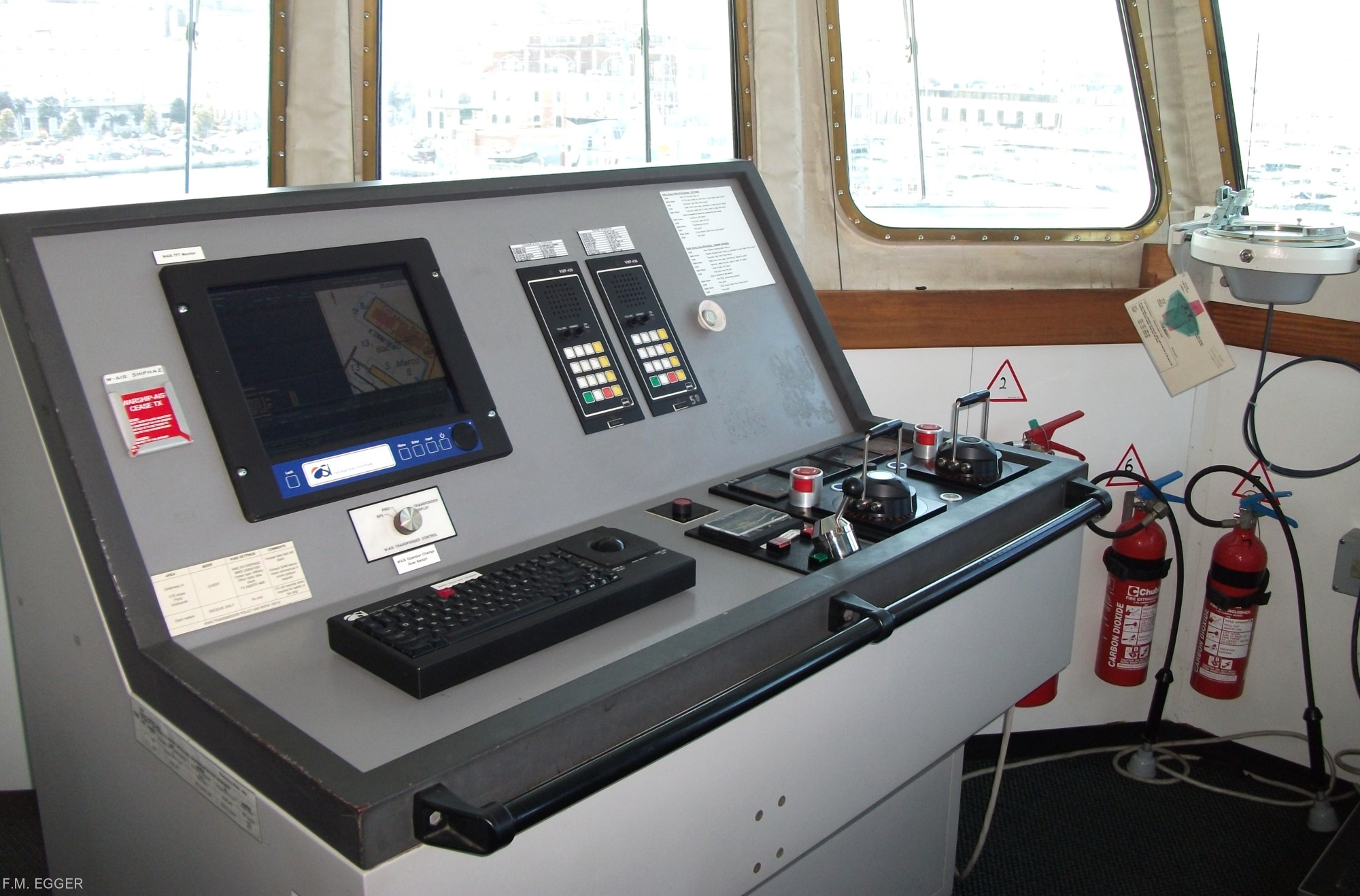 hms enterprise h-88 hydrographic oceanographic survey vessel royal navy nato snmcmg-2 trieste 10 control console