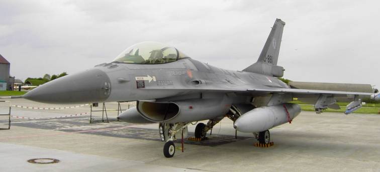 Royal Netherlands Air Force F-16A Block 20 MLU (J-881). 322 Sqn - Leeuwarden. Erding Open Day 2006.