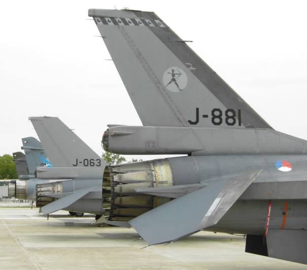 Royal Netherlands Air Force F-16A Block 20 MLU - J-063 & J-881. Erding Open Day 2006.