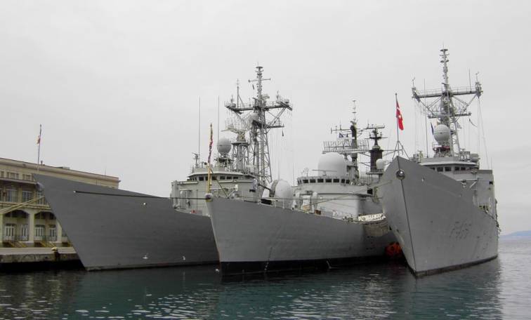 SPS Navarra (F 85), HMS Nottingham (D 91), TCG Gokova (F 496) - Standing NATO Response Force Maritime Group 2 / SNMG-2. Trieste, Italy - February 2006.