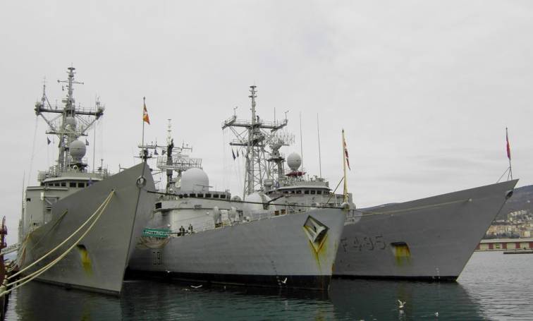SPS Navarra (F 85), HMS Nottingham (D 91), TCG Gokova (F 496) - Standing NATO Response Force Maritime Group 2 / SNMG-2. Trieste, Italy - February 2006.