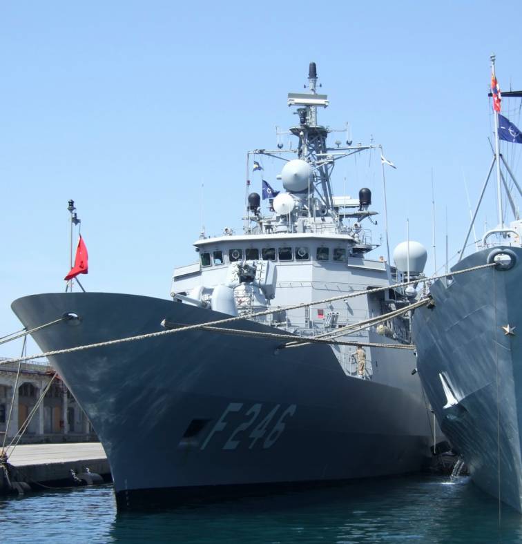 TCG Salihreis F 246 / SNMG-2 - Trieste, Italy - April 2008