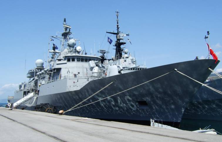 TCG Salihreis F 246 / SNMG-2 - Trieste, Italy - April 2008