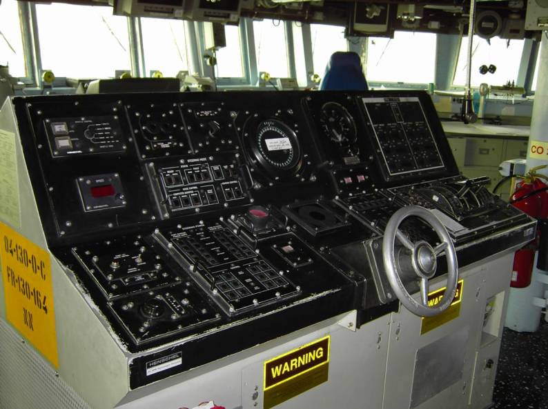 USS Mahan DDG 72 - bridge - NATO standing naval force mediterranean - STANAVFORMED - Trieste, Italy - November 2004