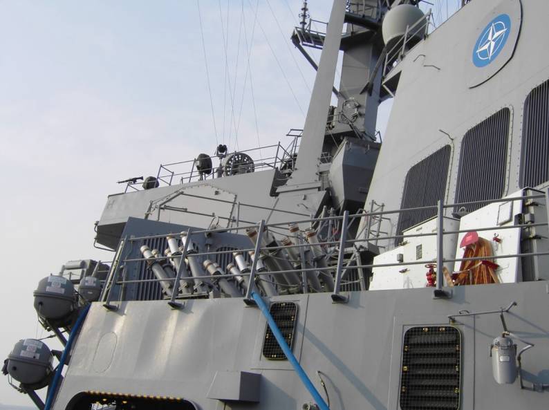 USS Mahan DDG 72 - US Navy guided missile destroyer - NATO standing naval force mediterranean - STANAVFORMED - Trieste, Italy - November 2004