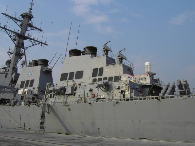 USS Mahan DDG 72 - Arleigh Burke class guided missile destroyer - Trieste, Italy - November 2004