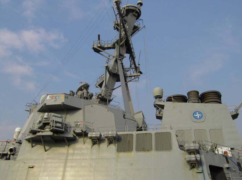 USS Mahan DDG 72 - guided missile destroyer - NATO STANAVFORMED - Trieste, Italy - November 2004