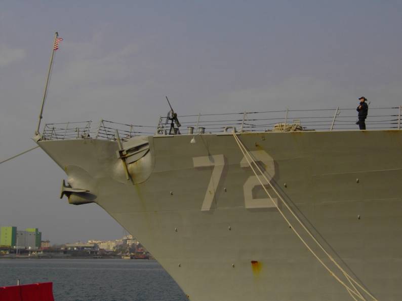 USS Mahan DDG 72 - bow - NATO STANAVFORMED - Trieste, Italy - November 2004