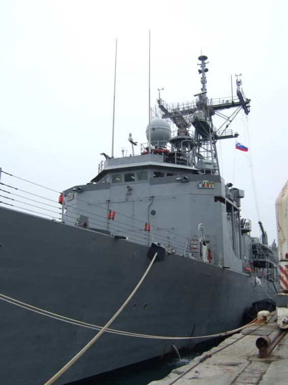 FFG-32 USS John L. Hall guided missile frigate
