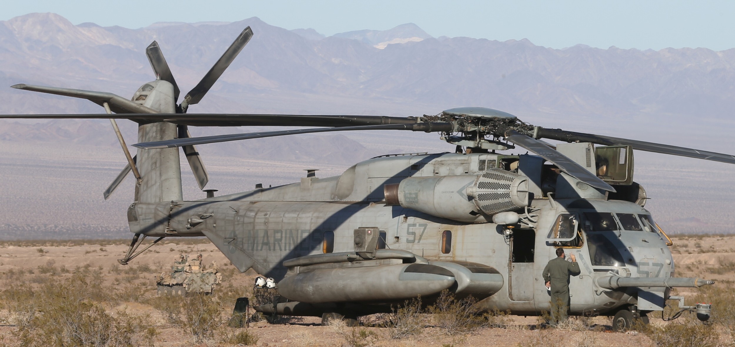 hmh-361 flying tigers marine heavy helicopter squadron usmc sikorsky ch-53e super stallion 27