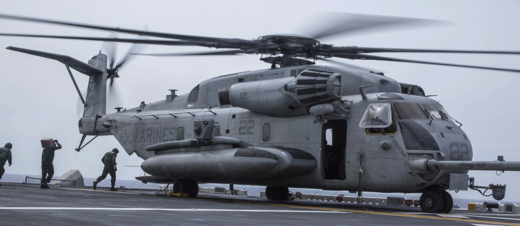 hmh-361 flying tigers marine heavy helicopter squadron usmc sikorsky ch-53e super stallion 34 vmm-166rein uss essex lhd-2