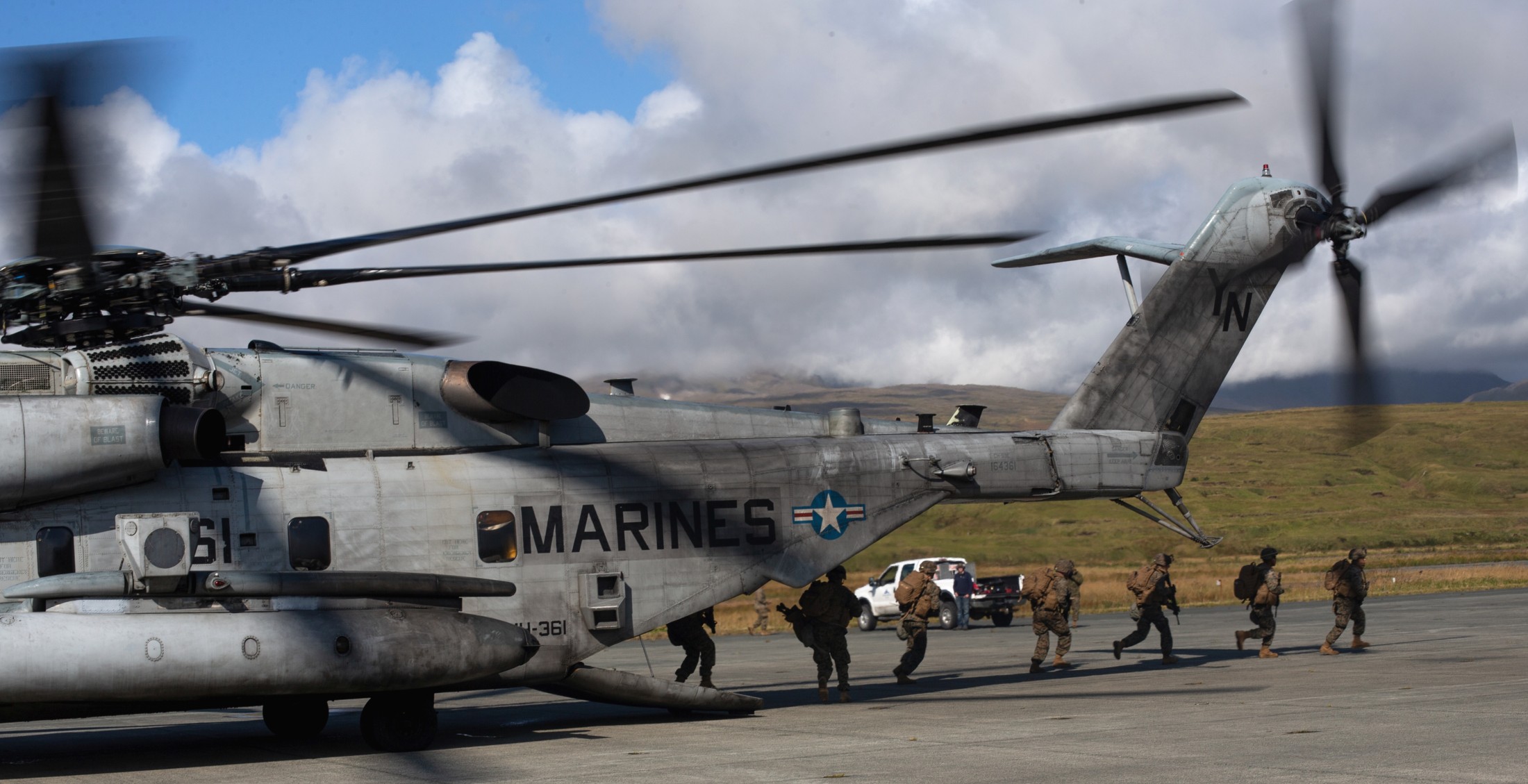 hmh-361 flying tigers marine heavy helicopter squadron usmc sikorsky ch-53e super stallion 54