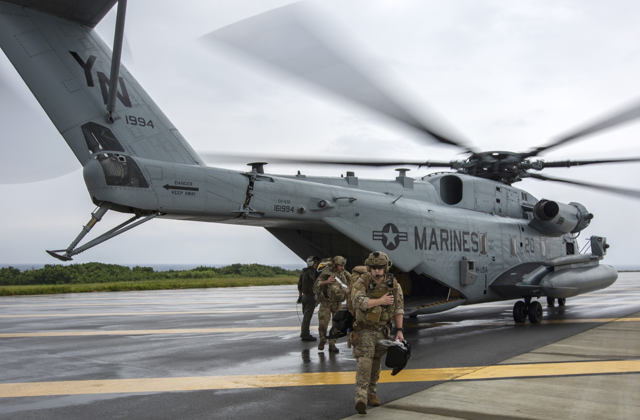 hmh-361 flying tigers marine heavy helicopter squadron usmc sikorsky ch-53e super stallion 59 noble fury okinawa