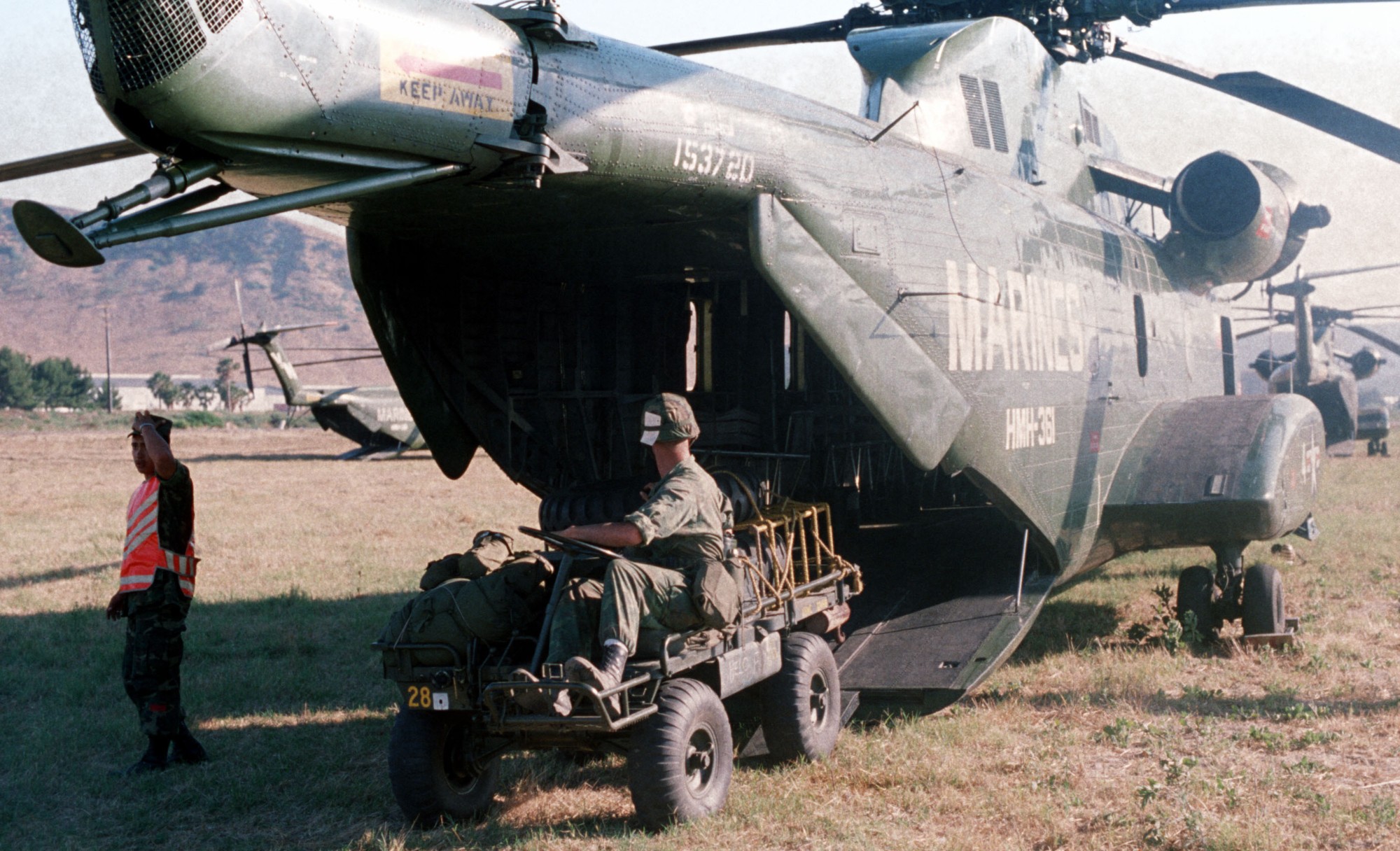 hmh-361 flying tigers marine heavy helicopter squadron usmc sikorsky ch-53d sea stallion 66