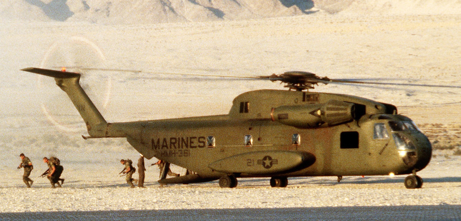 hmh-361 flying tigers marine heavy helicopter squadron usmc sikorsky ch-53d sea stallion 67