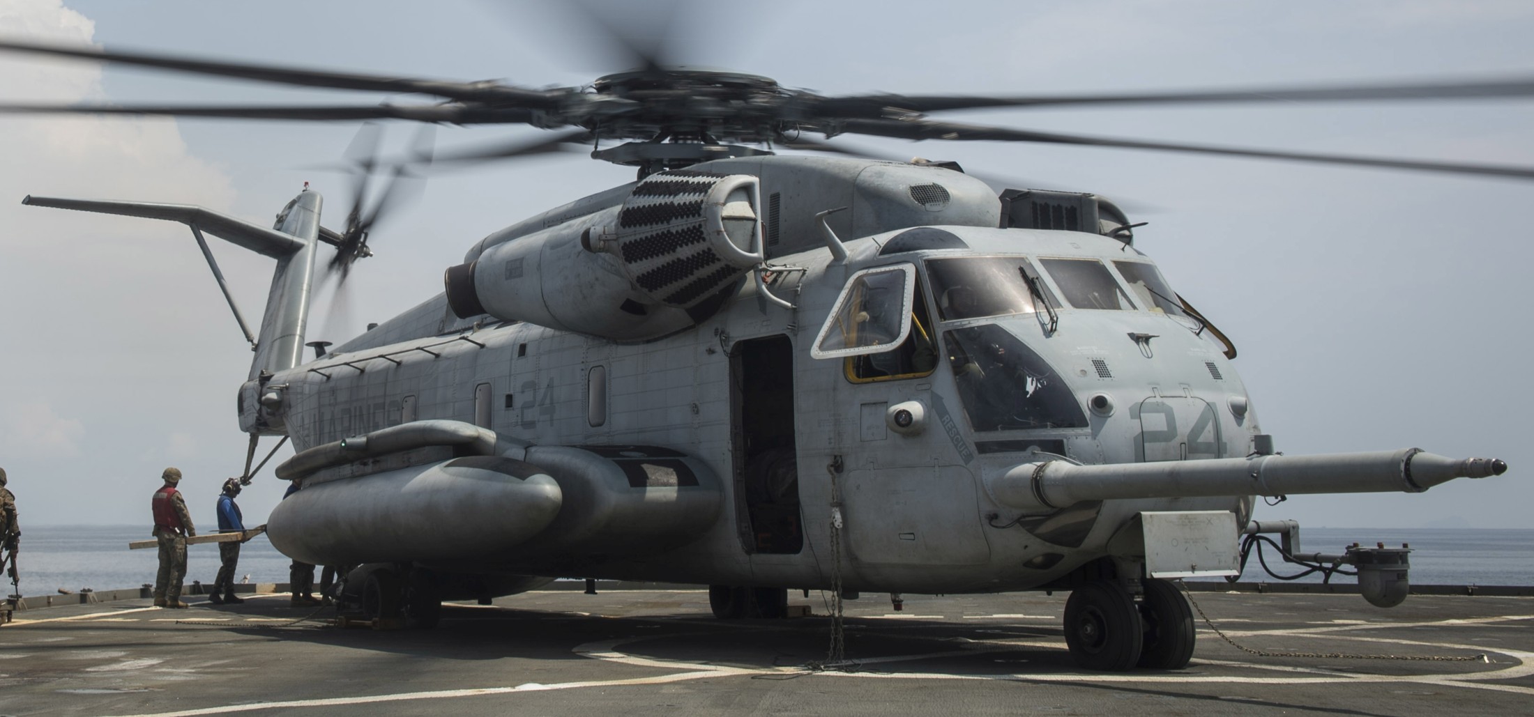 hmh-361 flying tigers marine heavy helicopter squadron usmc sikorsky ch-53e super stallion 88 uss peleliu lha-5