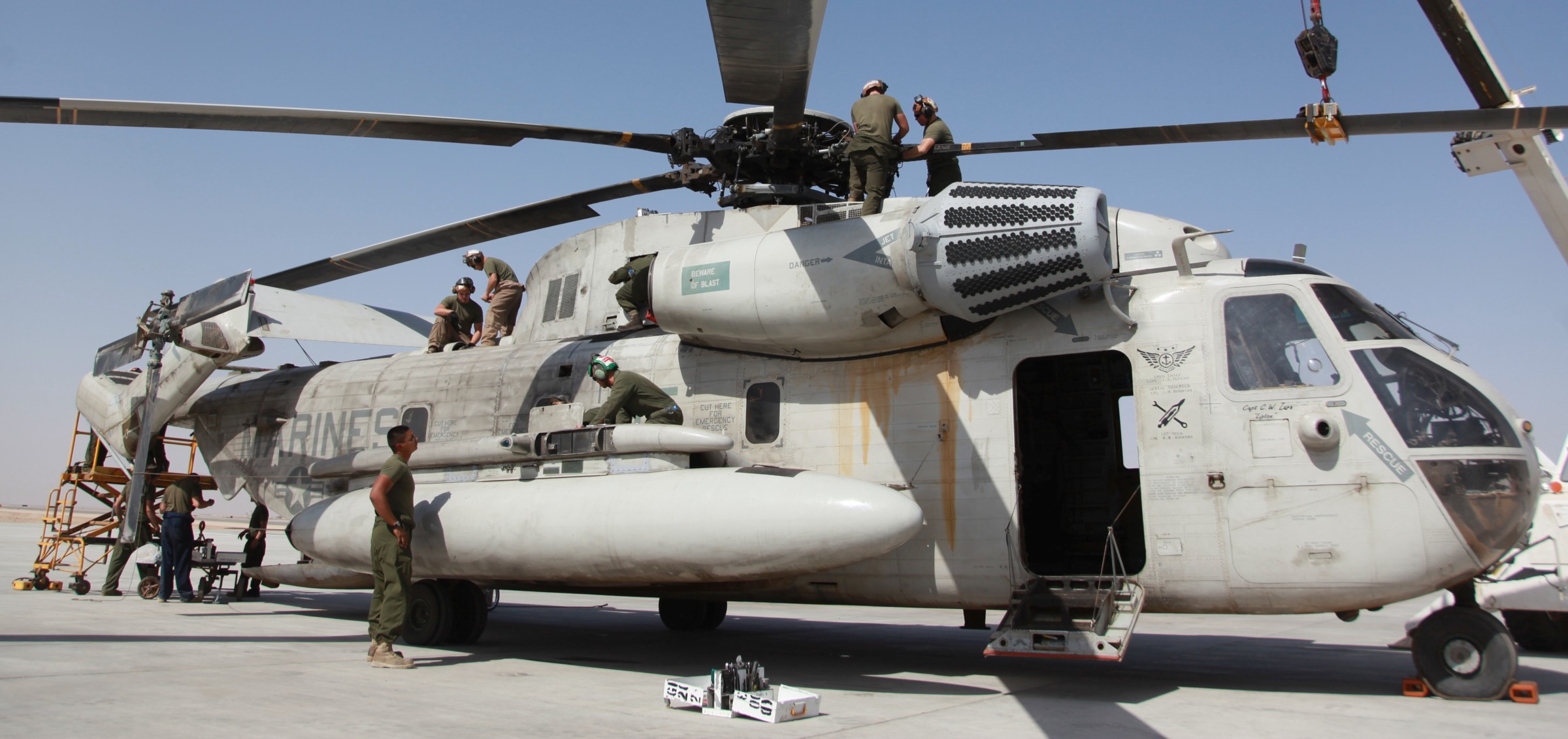hmh-362 ugly angels marine heavy helicopter squadron usmc sikorsky ch-53d sea stallion afghanistan