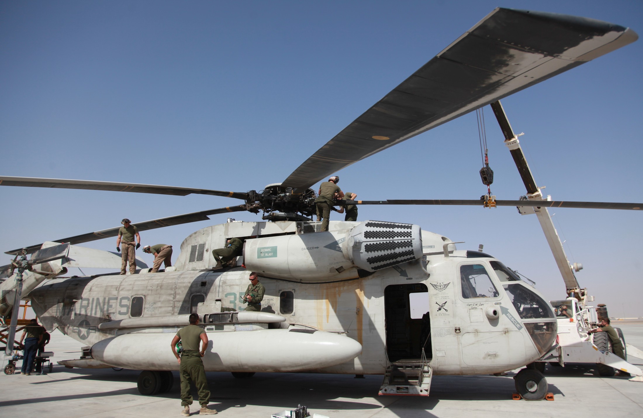 hmh-362 ugly angels marine heavy helicopter squadron usmc sikorsky ch-53d sea stallion 19 camp bastion afghanistan