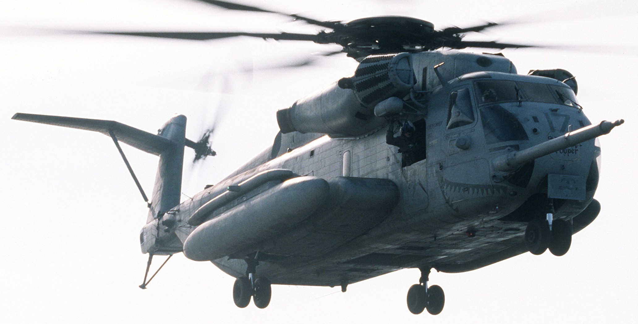 hmh-362 ugly angels marine heavy helicopter squadron usmc sikorsky ch-53d sea stallion 22 uss guadalcanal lph-7