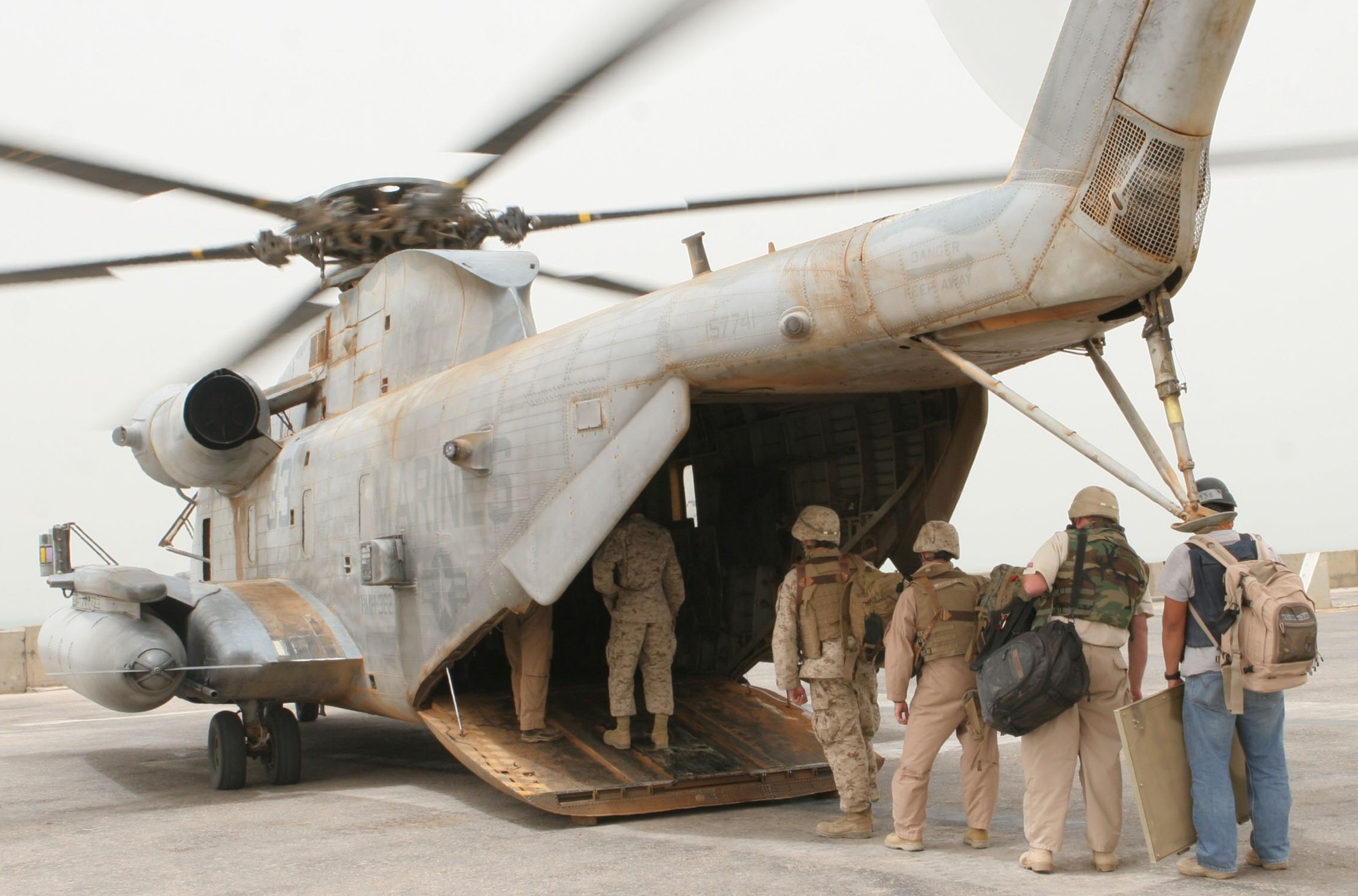 hmh-362 ugly angels marine heavy helicopter squadron usmc sikorsky ch-53d sea stallion 27 haditha iraq