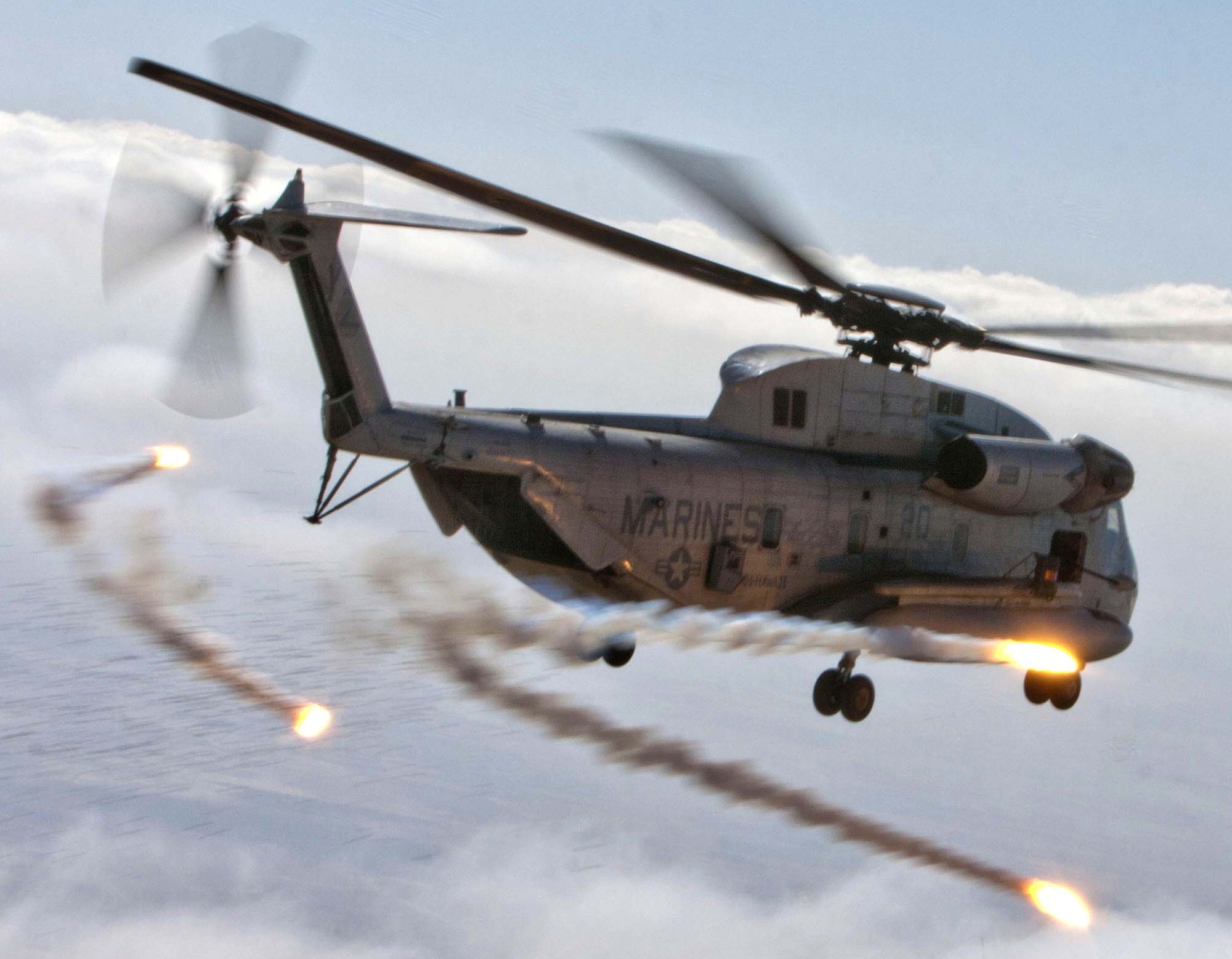 hmh-363 red lions marine heavy helicopter squadron usmc sikorsky ch-53d sea stallion 06 helmand province