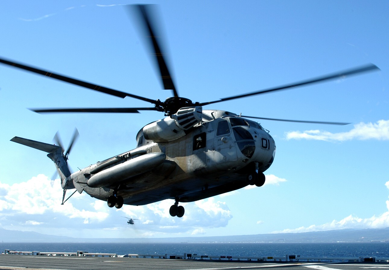 hmh-363 red lions marine heavy helicopter squadron usmc sikorsky ch-53d sea stallion 14 uss tarawa lha-1