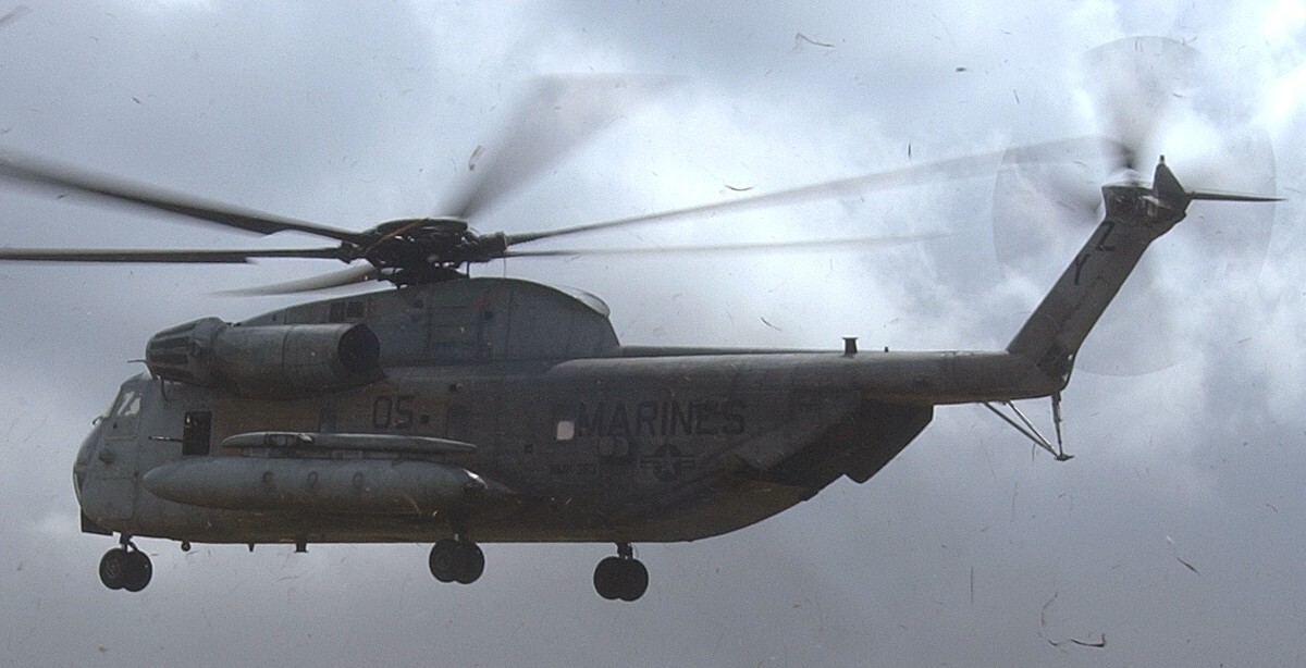 hmh-363 red lions marine heavy helicopter squadron usmc sikorsky ch-53d sea stallion 16