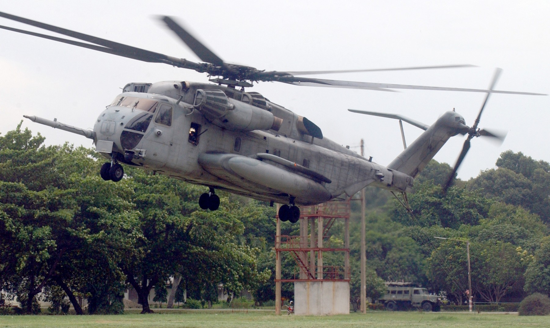 hmh-363 red lions marine heavy helicopter squadron usmc sikorsky ch-53d sea stallion 19