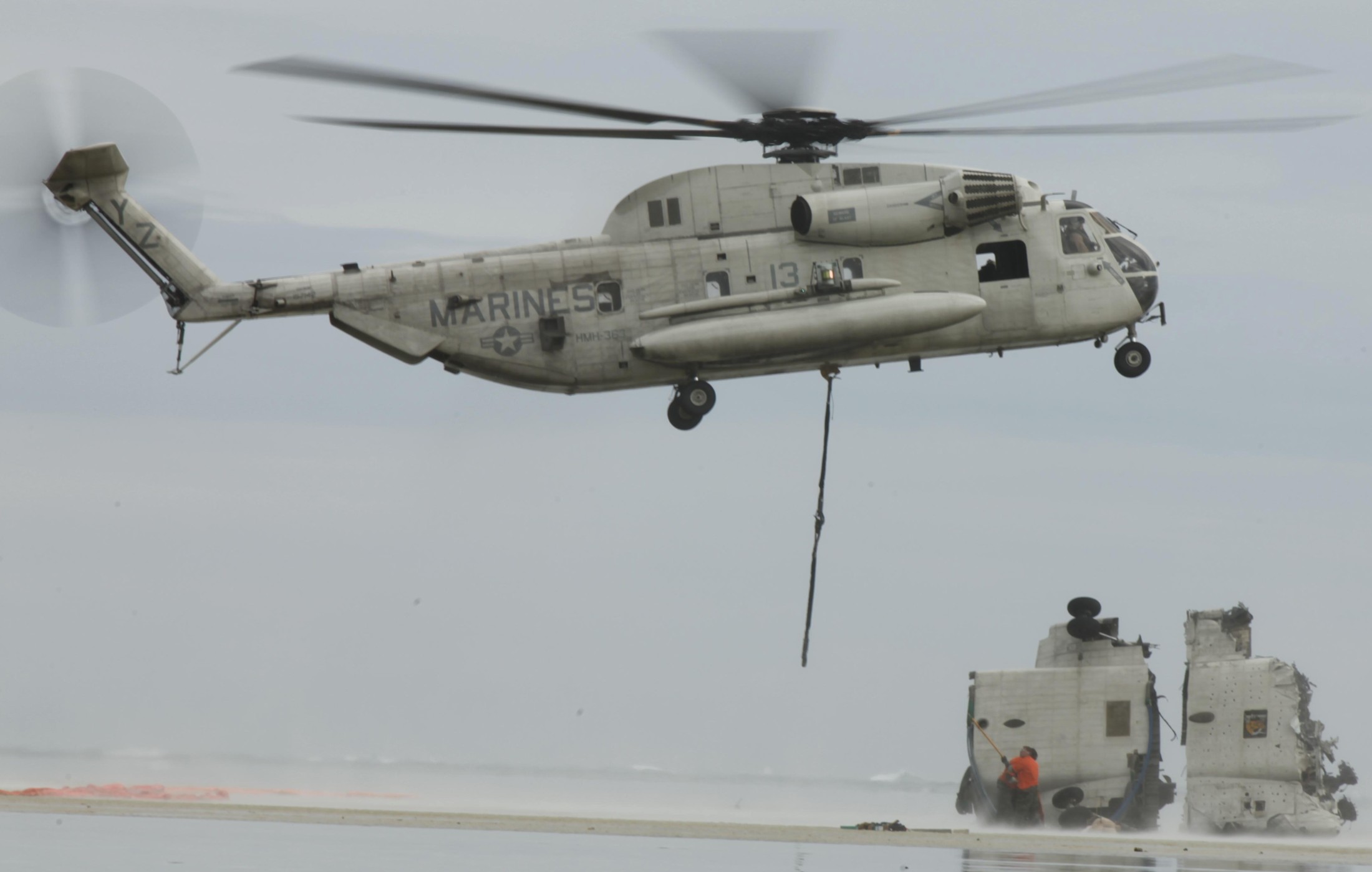 hmh-363 red lions marine heavy helicopter squadron usmc sikorsky ch-53d sea stallion 32