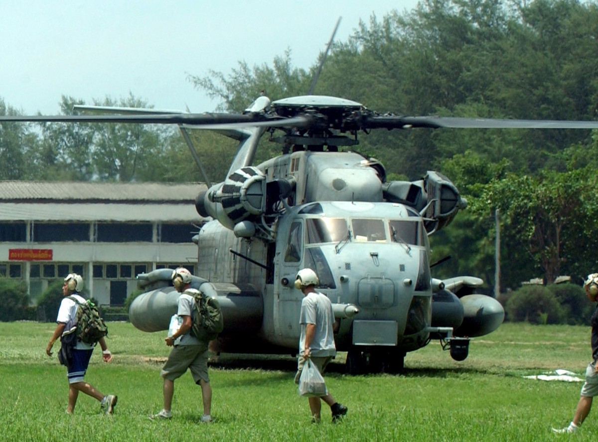 hmh-363 red lions marine heavy helicopter squadron usmc sikorsky ch-53d sea stallion 42