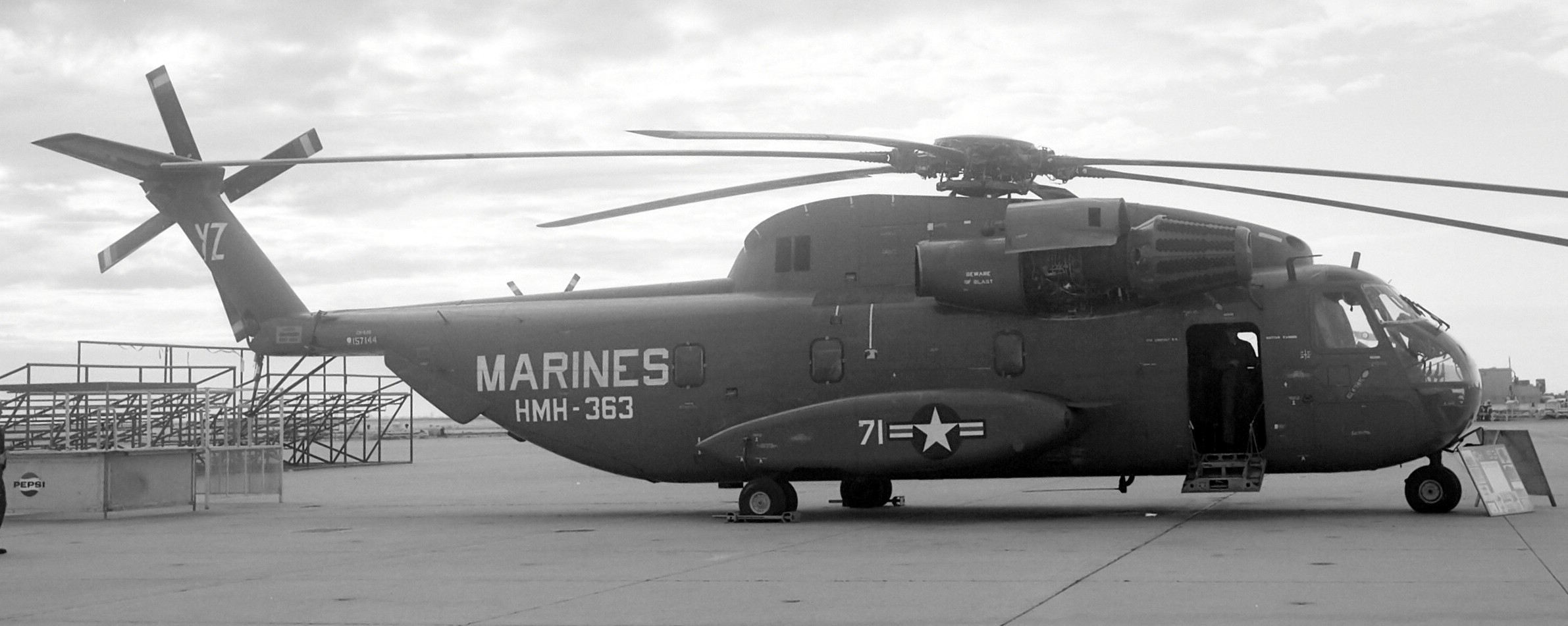 hmh-363 red lions marine heavy helicopter squadron usmc sikorsky ch-53d sea stallion 43
